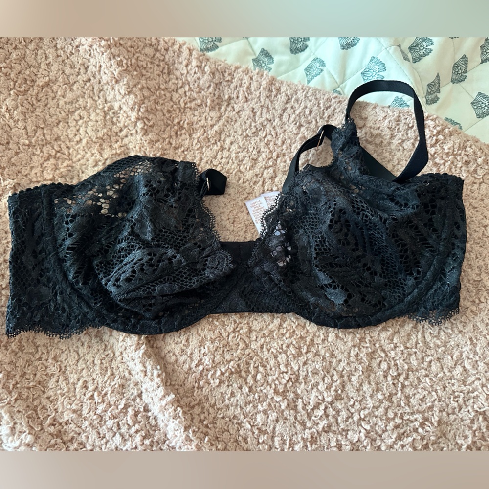 Black lace Savage X Fenty bralette